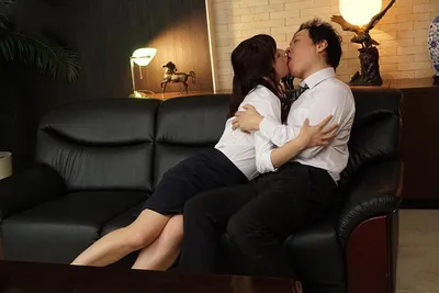 Vợ yêu dối người chồng tăng ca để ở lại nắc với sếp