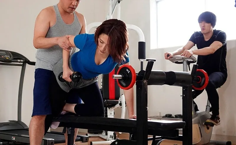 Người chồng phát hiện bà xã địt trộm với huấn luyện viên thể hình